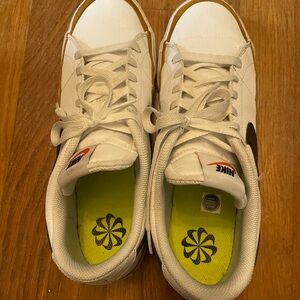 Women’s Nike Court Legacy